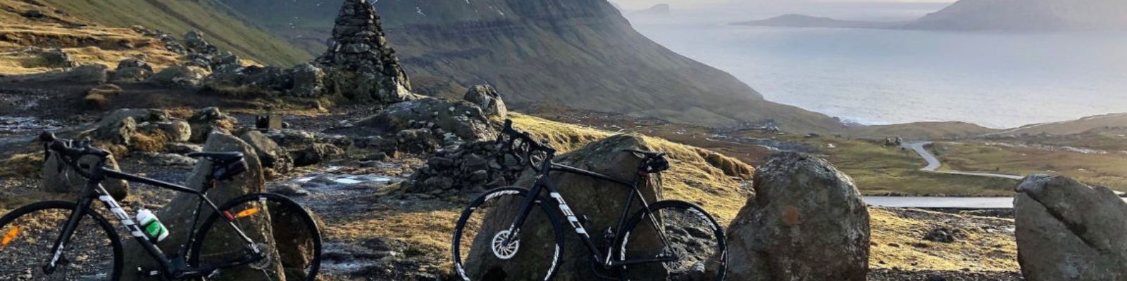 Féroé Tórshavn Aventure Vélo Iles Féroé Archipel Montagnes Routes Roches Ocean Vue Voyages O-Nord