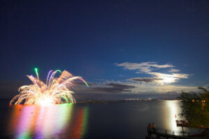 Canada Merveilles Québec Lac Saguenay Feu artifice Soirée Voyage O-Nord