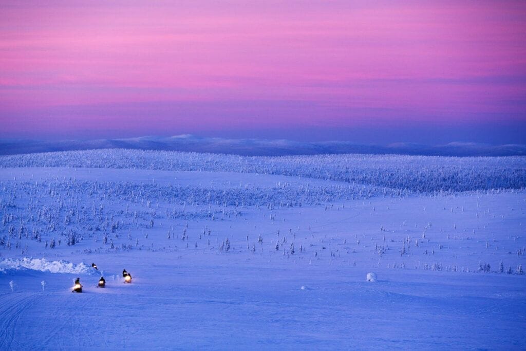 Finlande Laponie Motoneige Paysage Sapins Neige Séjour Hiver Voyage O-Nord