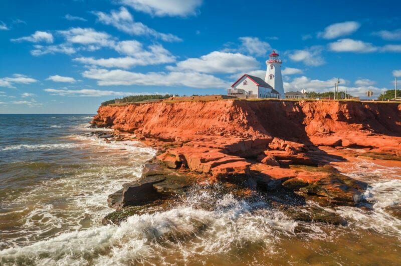 Canada Ile Prince Edward Phare Océan Falaise Roches Rouges Voyages Sur-Mesure O-Nord