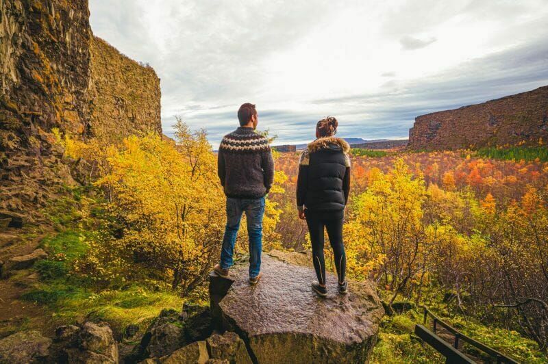 Islande Ásbyrgi Automne Couple Voyage de noces Panorama Voyages sur Mesure O-Nord