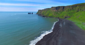 Islande Autotour Eté Nature aventure Víkurfjara Sable Noir plage Falaise Paysage Voyage O-Nord